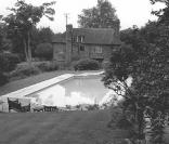 Piscine dans laquelle Brian Jones s'est noyé le 3 juillet 1969 
