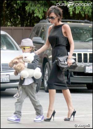 Victoria Backham et ses deux petits gaçons à Beverly Hills le 1er septembre 2009