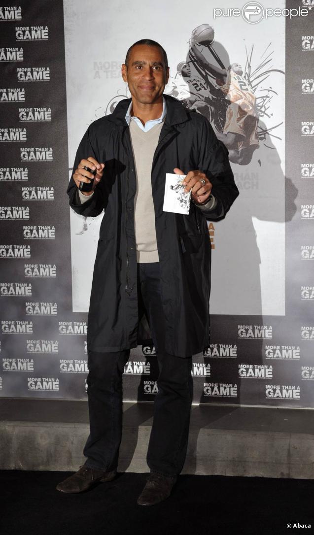 Richard Dacoury au cinéma Publicis, sur les Champs-Elysées, à l'occasion de l'avant-première de  More than a Game , le documentaire consacré à LeBron James, à Paris, le 2 septembre 2009 !