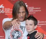 Viggo Mortensen et Kodi Smit-McPhee (éh oui, on est là !), à l'occasion de l'avant-première de  The Road , à la 66e Mostra de Venise, le 3 septembre 2009 !