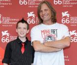 Un extrait de  The Road , avec Viggo Mortensen, Kodi Smit-McPhee et Robert Duvall...