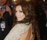 Eva Longoria dans une robe à sequins beige et vieux rose 