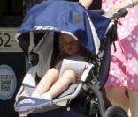 Jennifer Garner et sa fille Violet, accompagnées d'amis (Boston, 5 septembre 2009)