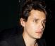 John Mayer sortant de la soirée d'hommage à DJ AM à Los Angeles