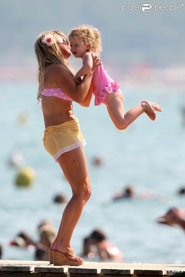 Geri Halliwell en vacances à St-Tropez avec sa fille Bluebell et son boyfriend