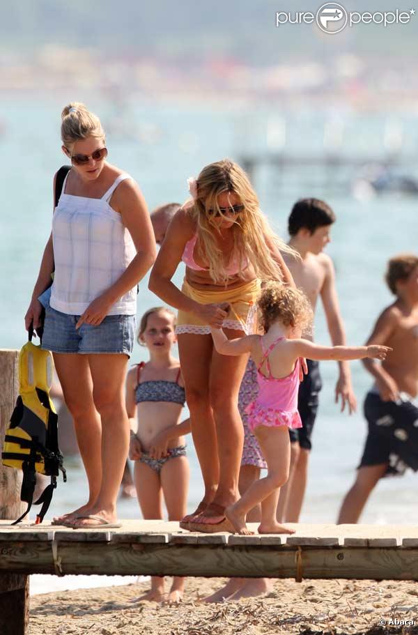 Geri Halliwell en vacances à St-Tropez avec sa fille Bluebell et son boyfriend