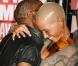 Kanye West arrive aux MTV VMA 2009 avec sa compagne, Amber, et sa bouteille. Quelques minutes plus tard, il s'illustrera tristement...
