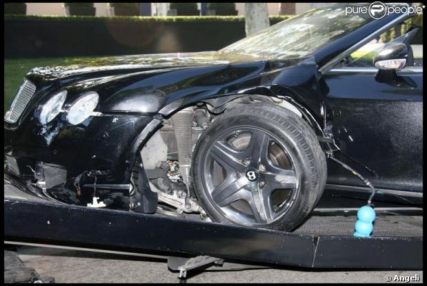 16 septembre 2009 : Sean Stewart - fils de Rod Stewart - a eu un accident de voiture avec une Bentley Continental GTC qu'il louait 2500 dollars la semaine sur Sunset Boulevard.