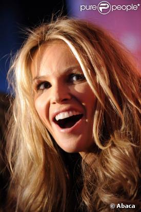 Elle Macpherson, à l'occasion de la soirée US Weekly's 25 most stylish New York Event, à L'Avenue, à New York, le 16 septembre 2009 !