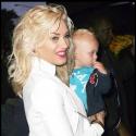Gwen Stefani : les cheveux lâchés, décontractée et preque naturelle... la rockstar câline son craquant Zuma !