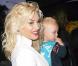 Gwen Stefani : les cheveux lâchés, décontractée et preque naturelle... la rockstar câline son craquant Zuma !