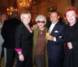 Henri Salvador et sa femme Catherine Costa avec Régine et Paulette Coquatrix