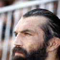 Sébastien Chabal répond au portrait de sa face cachée en... massacrant un journaliste ! Une vidéo hilarante, regardez !