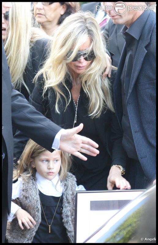 Valérie Bourdin et la petite Sasha aux obsèques de Filip Nikolic, le 24 septembre 2009.