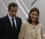 Carla Bruni-Sarkozy et Nicolas Sarkozy à leur descente d'avion à Pittsburgh le 24/09/09 