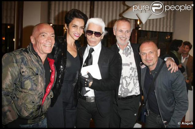 Farida Khelfa, Karl Lagerfeld et Pierre et Gilles lors du vernissage et de la signature du livre de Philippe Morillon, 