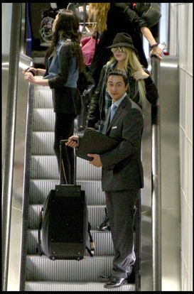 Lindsay Lohan arrive à Paris, ce mardi 29 septembre. Elle y présentera sa collection Ungaro le 4 octobre prochain.