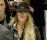 Lindsay Lohan arrive à Paris, ce mardi 29 septembre. Elle y présentera sa collection Ungaro le 4 octobre prochain.