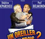 L'affiche de la pièce  Un oreiller... Ou trois ?  Avec Paul Belmondo et Delphine Depardieu