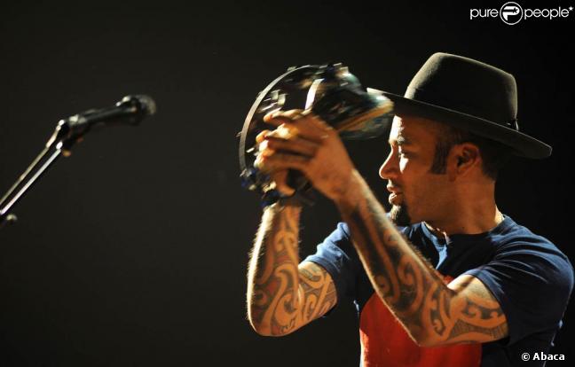Ben Harper et Relentless7 sur la scène du Gibson Amphitheatre