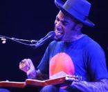 Ben Harper et Relentless7 sur la scène du Gibson Amphitheatre