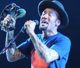 Ben Harper et Relentless7 sur la scène du Gibson Amphitheatre