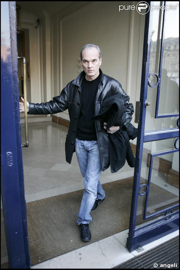 Laurent Baffie vient rendre un dernier hommage à Henri Salvador, à son domicile de la place Vendôme