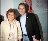 Francine Breaud et son fils Laurent Distel à l'exposition 