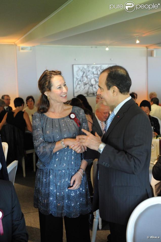 Ségolène Royal discute avec Mohammed Jaham Al Kuwari au Qatar Prix de l'Arc de Triomphe. 04/10/09 