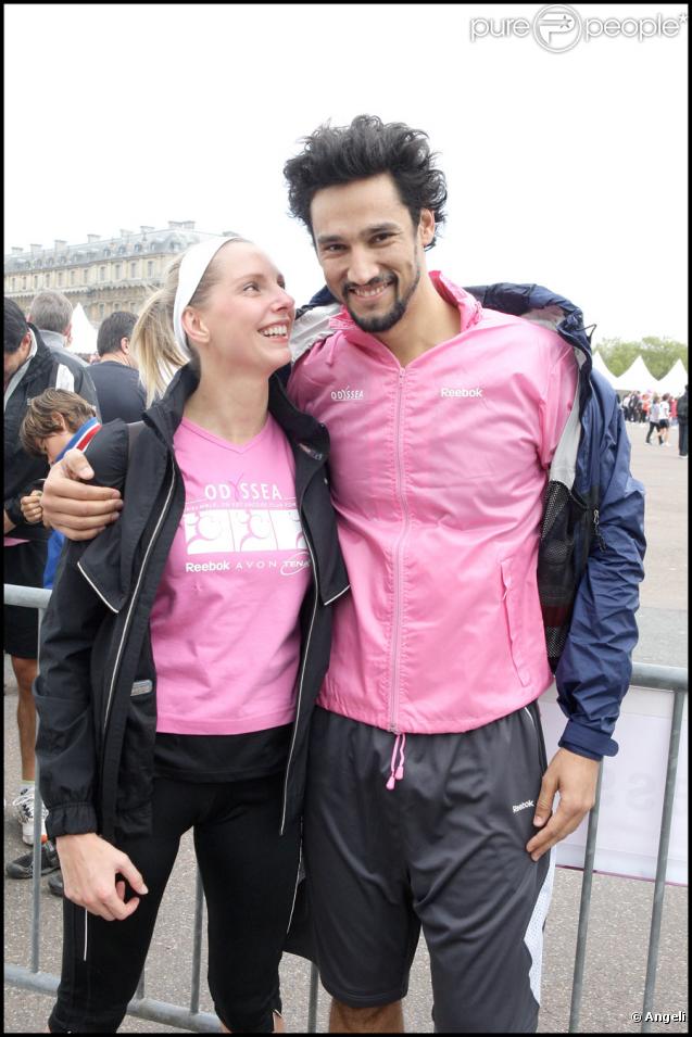 Frédérique Bel et son compagnon Stany Coppet lors de la course Odyssea au profit de la lutte contre le cancer du sein sur l'esplanade du château de Vincennes le 4 octobre 2009