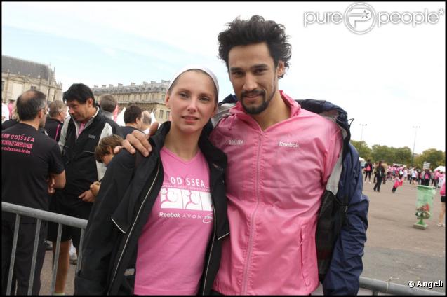 Frédérique Bel et son compagnon Stany Coppet lors de la course Odyssea au profit de la lutte contre le cancer du sein sur l'esplanade du château de Vincennes le 4 octobre 2009