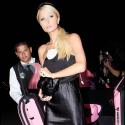 Pour Paris Hilton, pas de fashion week ! Elle travaille trop dur et... squatte même une soirée de charité !