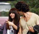 Lourdes, son papa Carlos Leon, et sa fiancée à New York. Ils s'amusent comme des petits fous. 03/10/09