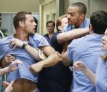 Baston dans la saison 6 entre Justin Chambers et Jesse Williams 