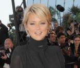 L'animatrice, reconvertie actrice depuis peu, Virginie Efira profite de ses réguliers passages au Festival de Cannes pour montrer combien elle est ravissante en mini-jupe. 