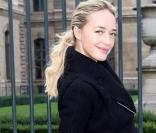 Hélène de Fougerolles à son arrivée au défilé Vuitton