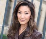 Michelle Yeoh à son arrivée au défilé Vuitton