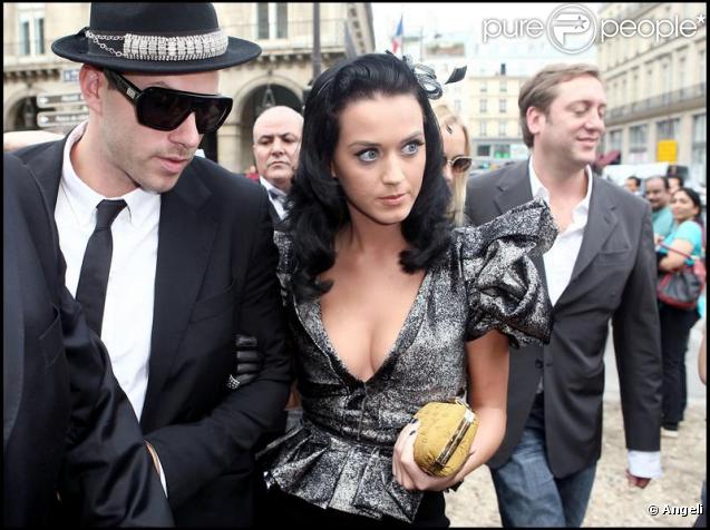 Katy Perry à son arrivée au défilé Vuitton
