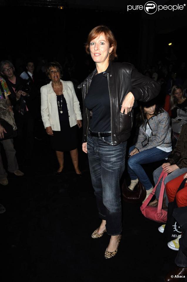 Karin Viard, le style casual, c'est souvent joli, mais pas à la Fashion Week ! 