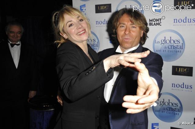 Roberto Alagna avec sa grande amie Julie Depardieu qui admire son travail