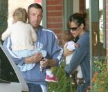 Jennifer Garner, Ben Affleck, Violet et Seraphina à Boston (11 octobre 2009)