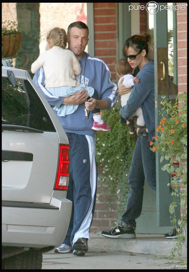 Jennifer Garner, Ben Affleck, Violet et Seraphina à Boston (11 octobre 2009)