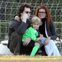 Quand Debra Messing et son mari admirent le jeu de jambes de leur fiston... Un futur Zizou !