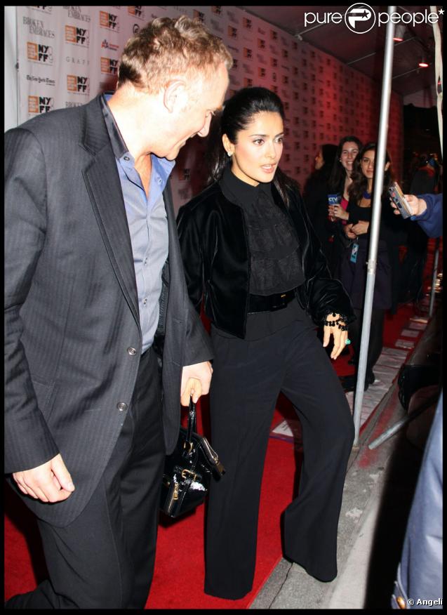 Salma Hayek accompagnée de son mari François-Henri Pinault lors de la cérémonie de clôture du festival du film international de New York le 11 octobre 2009