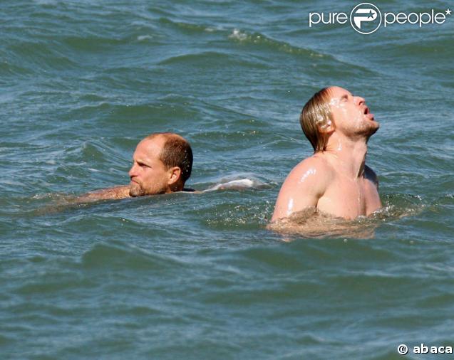 Owen Wilson et Woody Harrelson pendant leur voyage à Hawaï