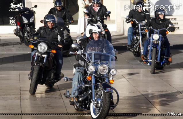 Le roi Abdullah II, époux de Rania de Jordanie, joue au biker avec ses amis, à Bordeaux, en France ! Vroum !