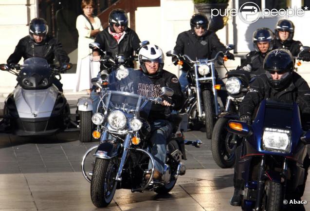 Le roi Abdullah II, époux de Rania de Jordanie, joue au biker avec ses amis, à Bordeaux, en France ! Vroum !