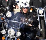 Le roi Abdullah II, époux de Rania de Jordanie, joue au biker avec ses amis, à Bordeaux, en France ! Vroum !