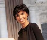 Rachida Dati remet un chèque de 170 000 euros à Bernadette Chirac au dîner organisé par C'est à vous, au profit de la Fondation des Hôpitaux de Paris-Hôpitaux de France. 14/10/09