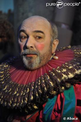 Gerard Jugnot en couturier fou pour Rose et Noir